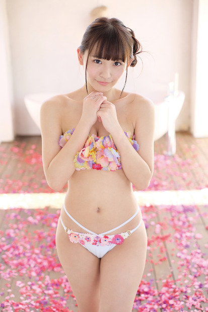 浅川梨奈、イメージ作品で“大人への成長”！初のBD・DVDがリリース