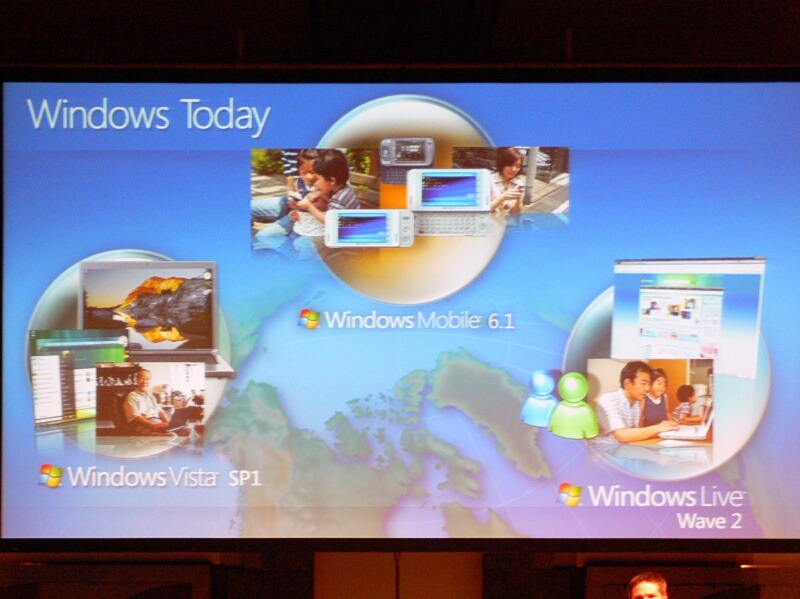 　「CEATEC JAPAN 2008」のゲストスピーチ「マジカルウィンドウズ 〜マイクロソフトの次世代コンシューマービジョン〜」にて、米マイクロソフトのブラッド・ブルックス氏は、今後のWindowsの方向性を示した。