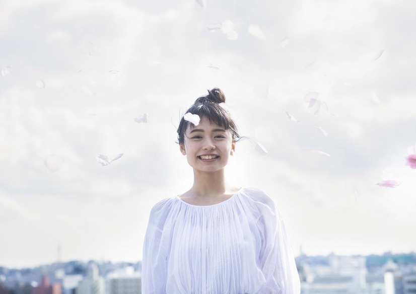 足立佳奈、NHKのキャンペーンオリジナルソングを歌う
