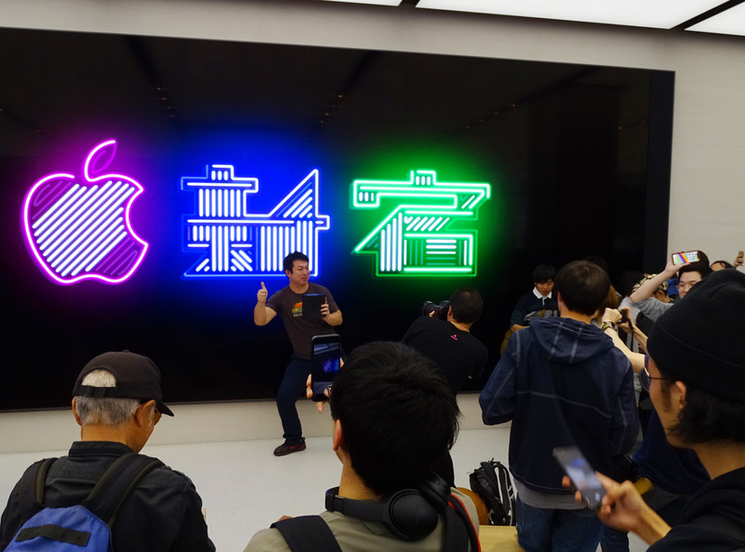 アップルの直営店、Apple新宿が4月7日にグランドオープンを迎えた