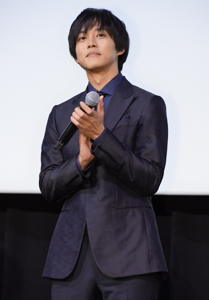 松坂桃李【写真：竹内みちまろ】