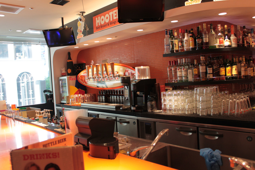 女の子と“宿題”したいキミは、HOOTERS銀座店へ急げ！