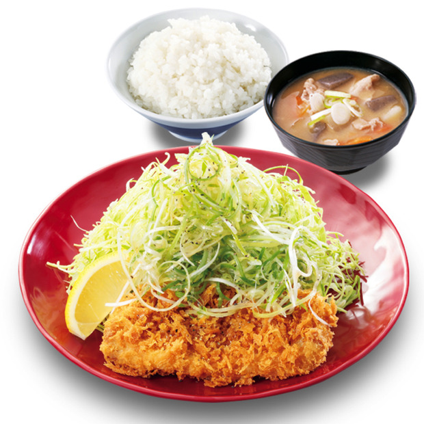 かつやからさっぱりとしつつも豚の旨みが味わえる「ねぎ塩カツ丼」＆「ねぎ塩カツ定食」登場