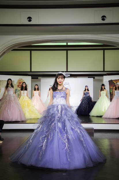 藤田ニコル、ウエディングドレス姿を披露！結婚は「20代でしたい。25歳には子供がほしい」