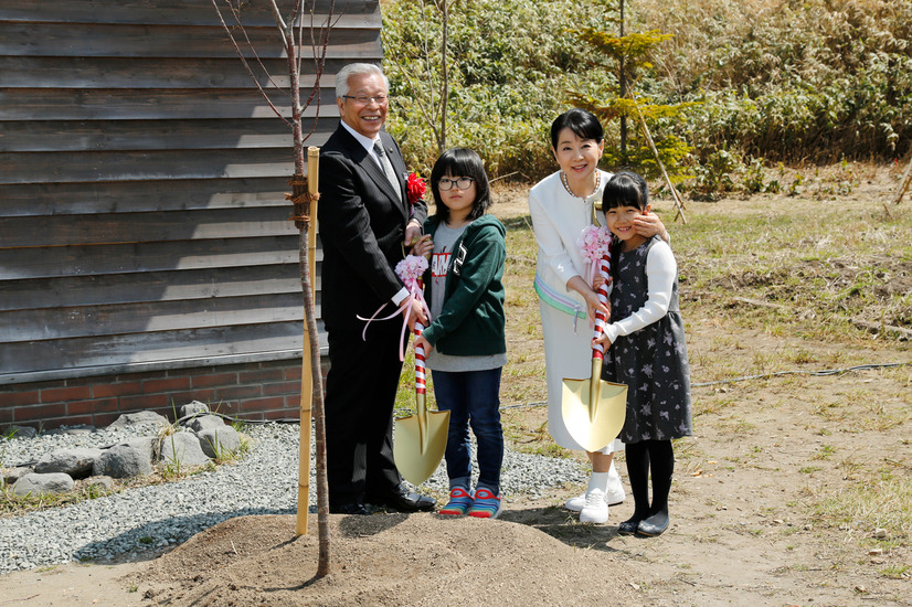 吉永小百合、北の桜守パークのオープニングセレモニーに登場「皆さんがあっと驚く、マジックのようなものもあります」