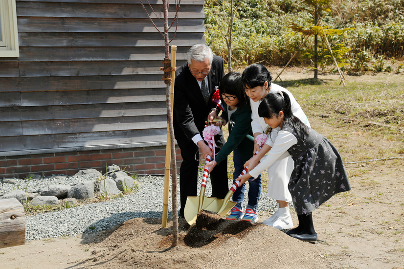 吉永小百合、北の桜守パークのオープニングセレモニーに登場「皆さんがあっと驚く、マジックのようなものもあります」