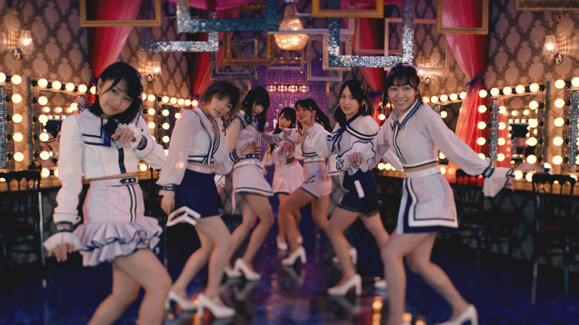 妖艶な脚線美に注目！AKB48ニューシングル「Teacher Teacher」MVが解禁