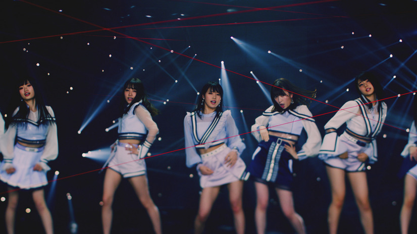 妖艶な脚線美に注目！AKB48ニューシングル「Teacher Teacher」MVが解禁