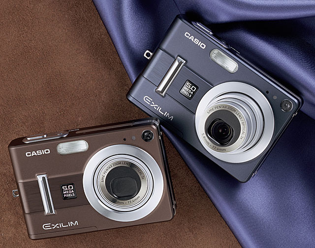 EXILIM ZOOM EX-Z55のカラーバリエーションモデル。500万画素CCDや光学3倍ズームレンズ、2.5型液晶、光学ファインダーを搭載