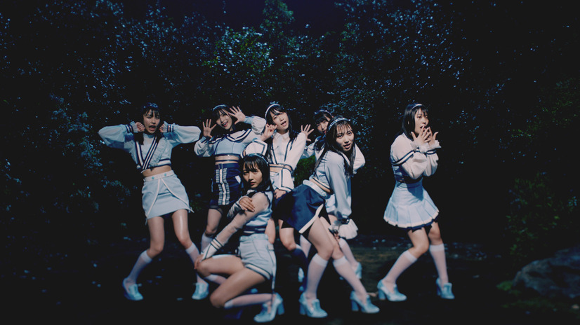 妖艶な脚線美に注目！AKB48ニューシングル「Teacher Teacher」MVが解禁