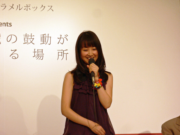 黒川智花「クリスマスにふさわしい、本当に心温まるお芝居ですので、自分と同年代の人たちはもちろん、家族どうしや恋人どうしでも観に来てほしいです」