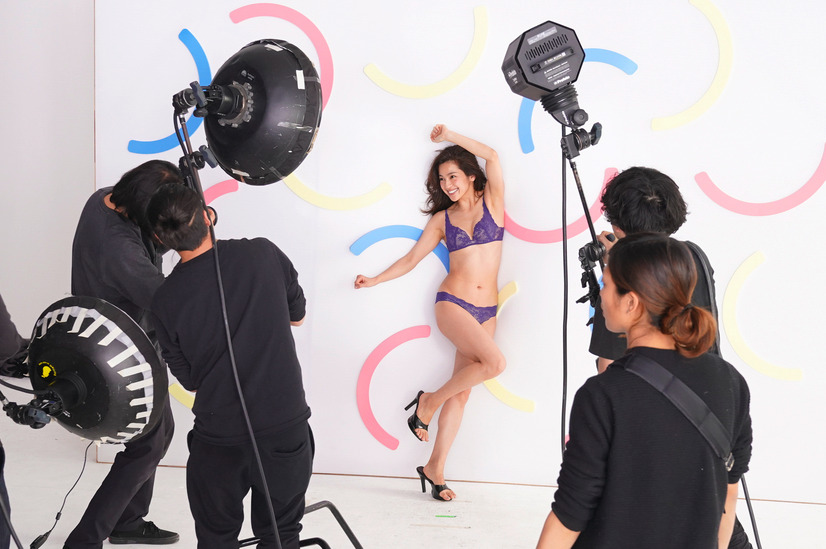 中村アン、新CMで様々なアングルから美ボディ披露