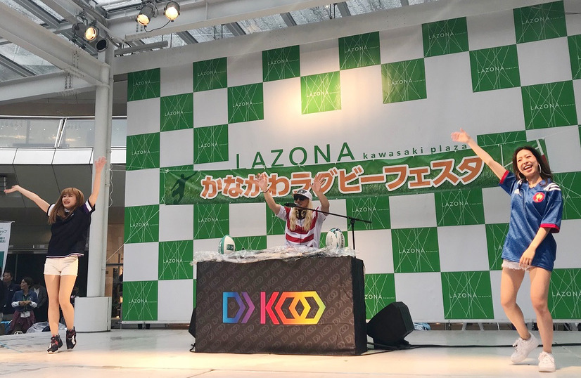 TRFのDJ KOO、ラグビーイベントでDJパフォーマンス！会場を盛り上げる