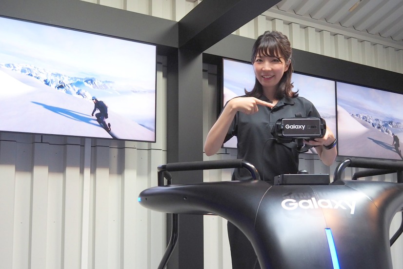 Gear VRでバーチャルスノーボードが楽しめる「Snowboard」。足元がスノーボードになっており、シーンに応じて動く仕様だった