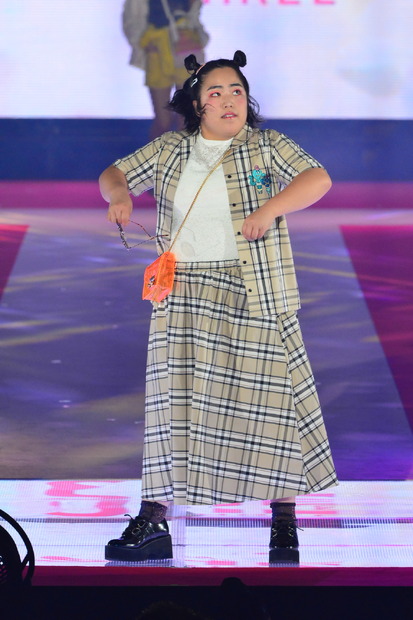 新木優子、ゆりやんと半年ぶりに「あたしたちに近づかないで」