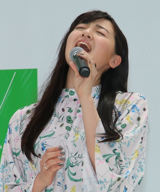 鈴木瑛美子【撮影：小宮山あきの】