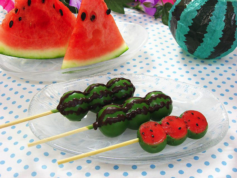 見た目も味もすいか？！「チョコマントすいか味」が今年も登場