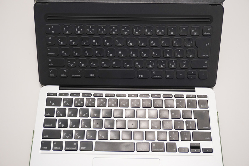 Smart Keyboardのサイズ感は11.6インチのMacBook Airと似ていたのでタイピングは快適だった