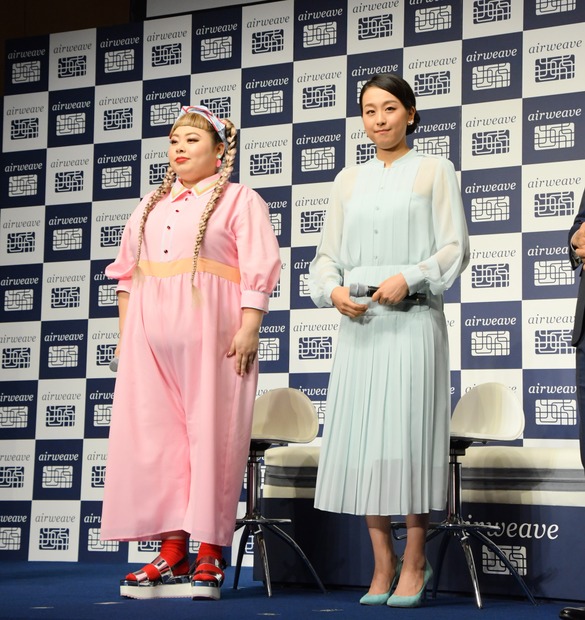 渡辺直美、浅田真央【写真：竹内みちまろ】