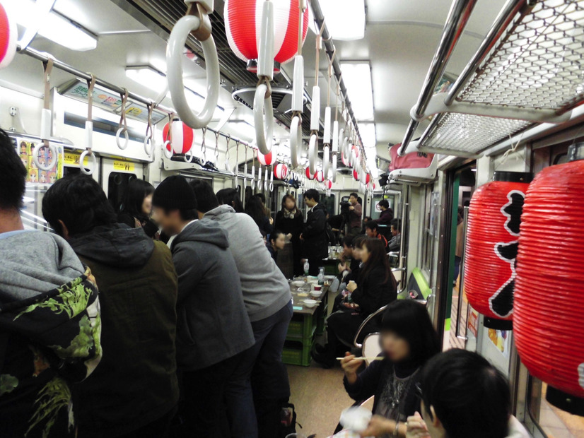 京阪電車、今年も電車で飲める「中之島駅ホーム酒場」を開催中