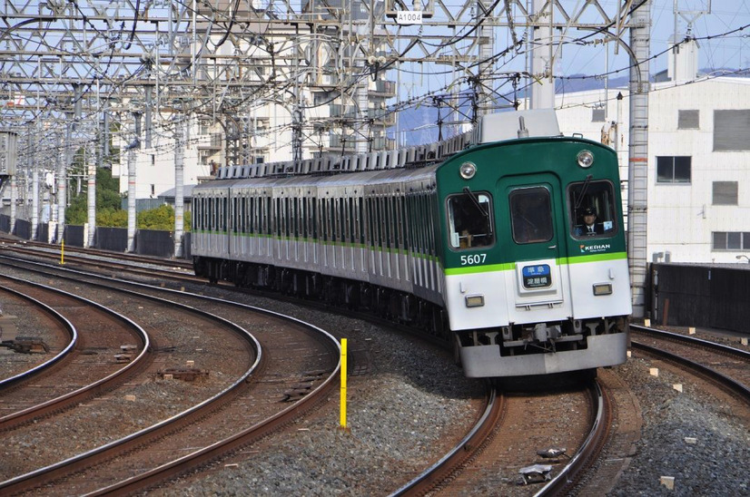 京阪電車、今年も電車で飲める「中之島駅ホーム酒場」を開催中