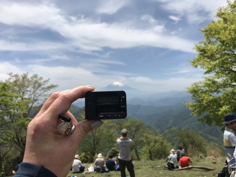 富士山の撮影風景。このコンパクトさが実に手軽だった