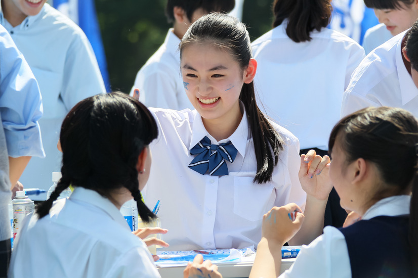 八木莉可子、新CMで世界一狙い4300人とガチダンス！