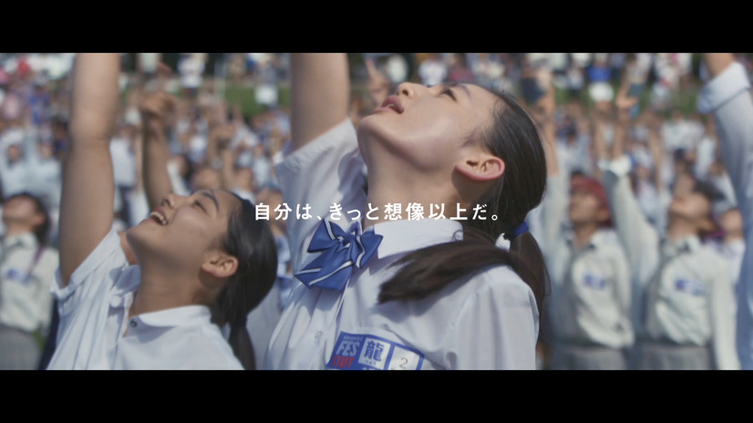 八木莉可子、新CMで世界一狙い4300人とガチダンス！