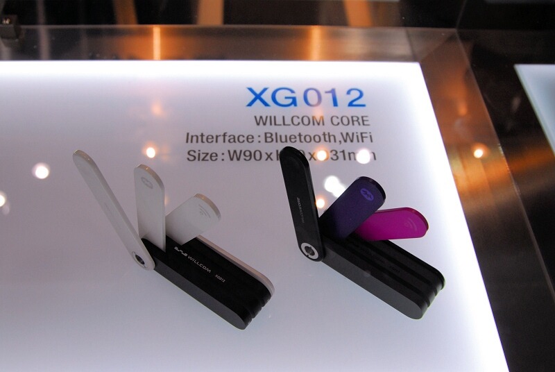 　「ITpro EXPO 2008 Autumn」では、WILLCOM COREのコンセプトモデルを展示している。その中に、WILLCOM COREをバックボーンに利用し無線LANやBluetoothでPCやポータブルゲーム機に接続する端末のコンセプトモデルがあった。