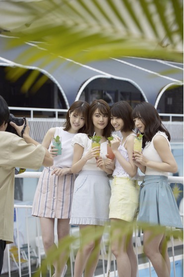 人気メンバー11人が表紙でぎゅ！乃木坂46の公式スペシャルブックが発売