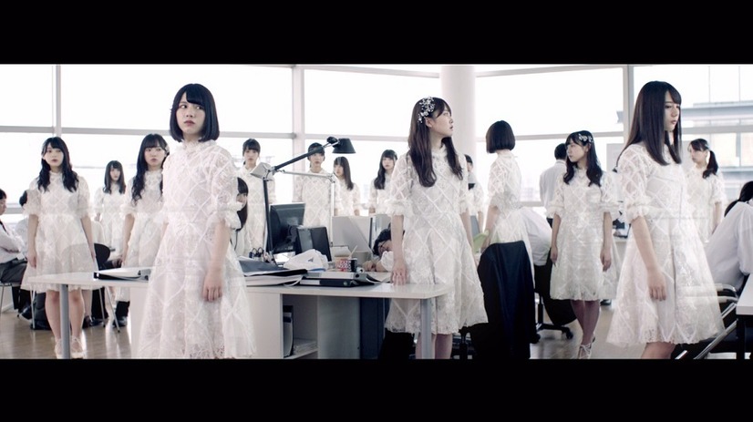 けやき坂46、新曲「ハッピーオーラ」MV公開！メンバーが妖精に