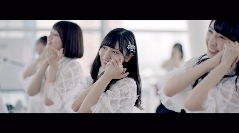 けやき坂46、新曲「ハッピーオーラ」MV公開！メンバーが妖精に