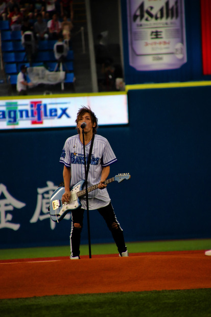 INORAN、横浜DeNAの始球式に登場！マウンド上では新曲「I’m Here for you」を初披露