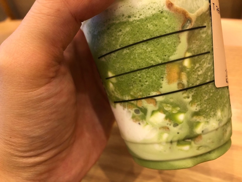 本格抹茶の味わいにフワサク食感が楽しい！スタバの「抹茶 スモア フラペチーノ」を食べてみた