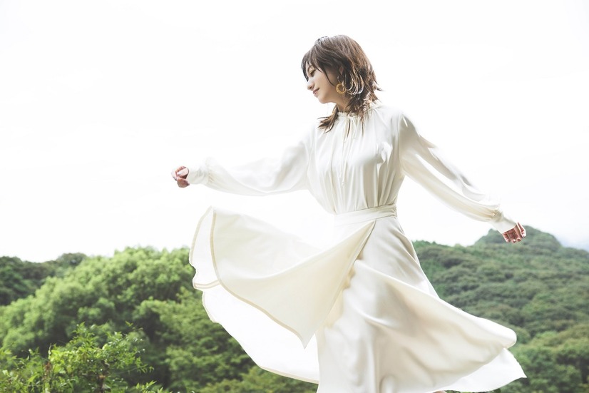 元AAA・伊藤千晃、ソロで音楽活動をスタート！ファンからは歓喜のコメント