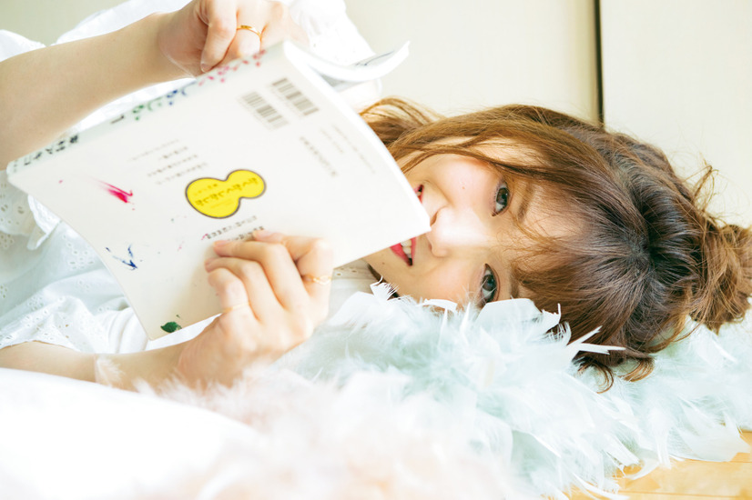 乃木坂46・松村沙友理が自宅初公開！マンガ愛にあふれる部屋