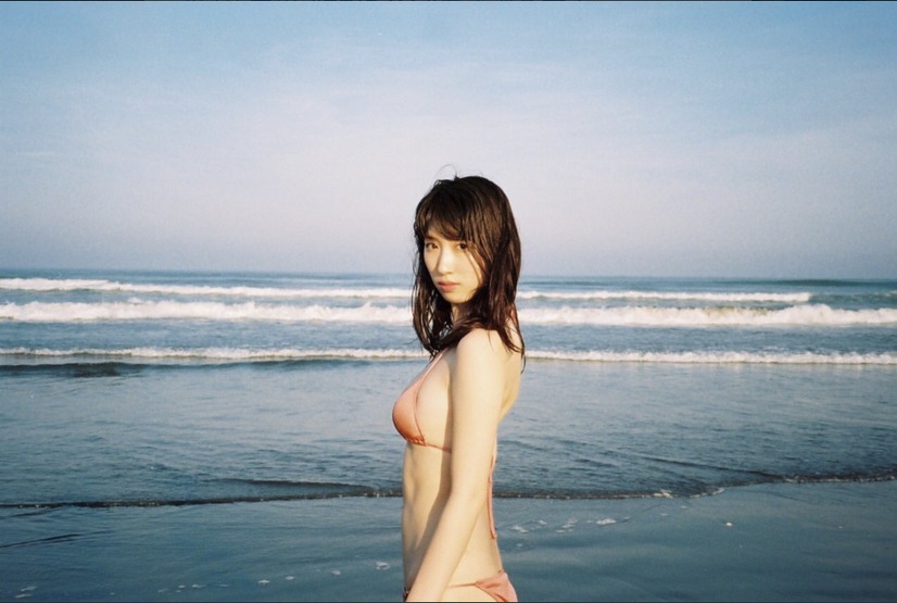 写真は日比美思の公式Twitterから