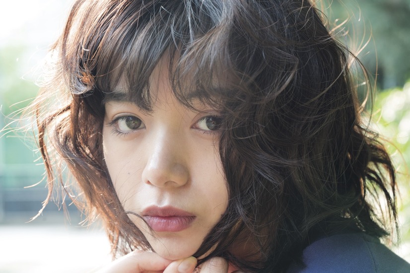 引き込まれる......池田エライザ、雑誌『OCEANS』で妖艶な表情披露