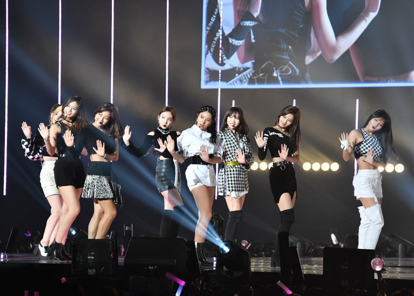 TWICE【写真：竹内みちまろ】
