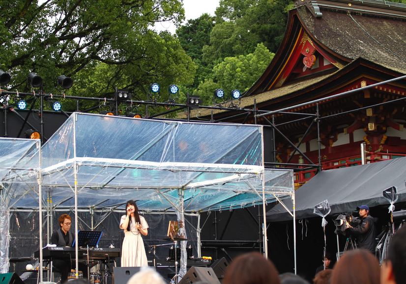 家入レオ、地元太宰府天満宮で「めざましライブ」出演！