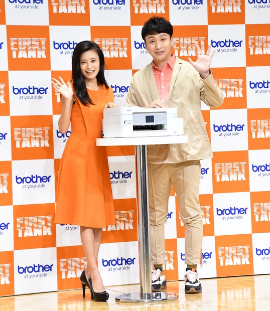 小島瑠璃子、アンジャッシュの児嶋一哉【写真：竹内みちまろ】