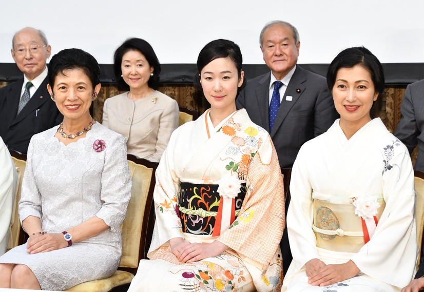 高円宮久子妃殿下、黒木華、鶴田真由【写真：竹内みちまろ】