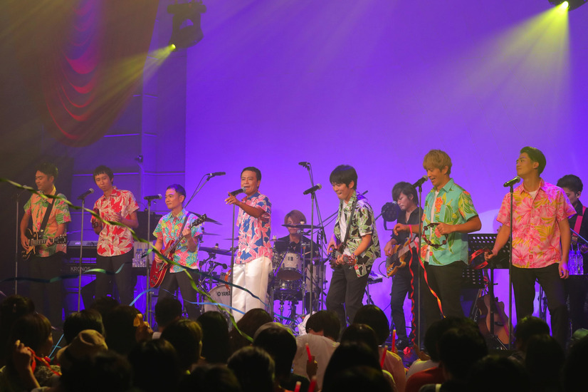 中山秀征がスペシャルライブを開催！森口博子のサプライズ登場も