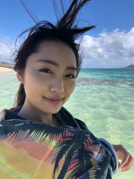 みうらうみ、写真集『うみとうみ』発売！オフショットも公開