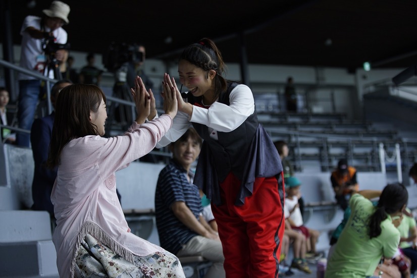 川栄李奈、イルカショーに感激「心から楽しめました」