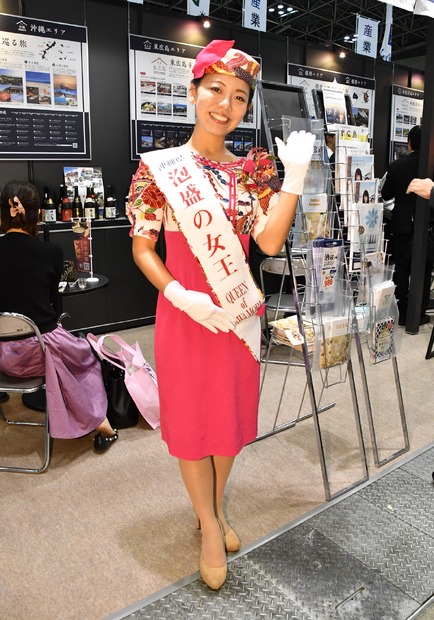 2018年泡盛の女王　新里葵さん【写真：竹内みちまろ】