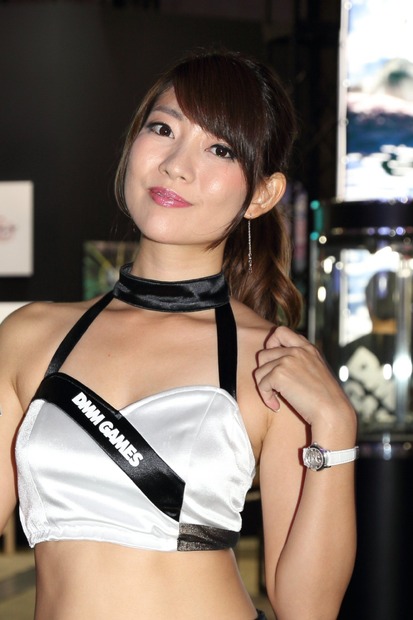 美脚が眩しすぎるXperia、DMMのコンパニオンたち