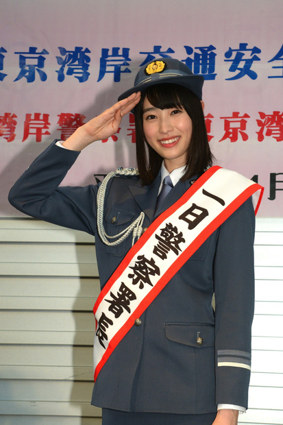 制服姿の敬礼に反響！アイドル・女優の一日署長まとめ