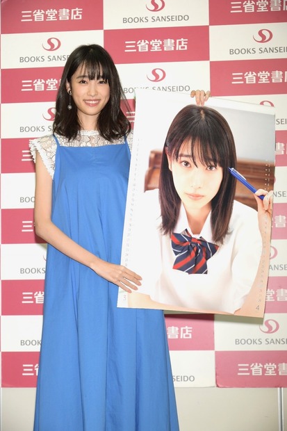 高橋ひかる、自身のカレンダー発売記念イベントに登場「毎日見て笑顔になって欲しい」