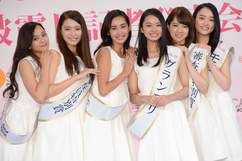 （左から）鈴木佳奈、豊田百佳、遠藤菜摘、川瀬莉子、吉倉菜美、都築千穂【錦怜那】